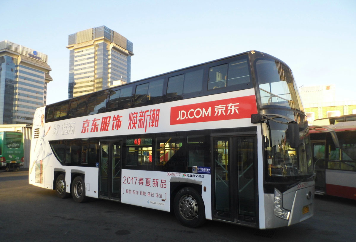 京东双层公交车车身广告