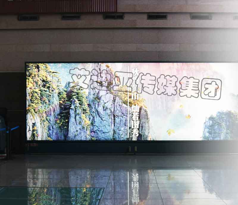 北京南站高铁站安检区灯箱广告实景案例