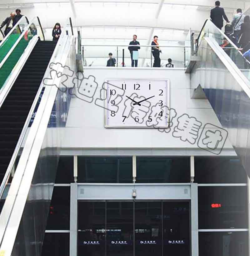 北京南站高铁站钟表广告实景案例