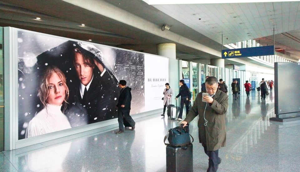 北京首都国际机场墙体灯箱广告