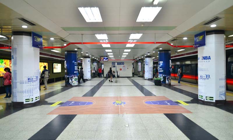 地铁站厅包柱广告鸿运国际