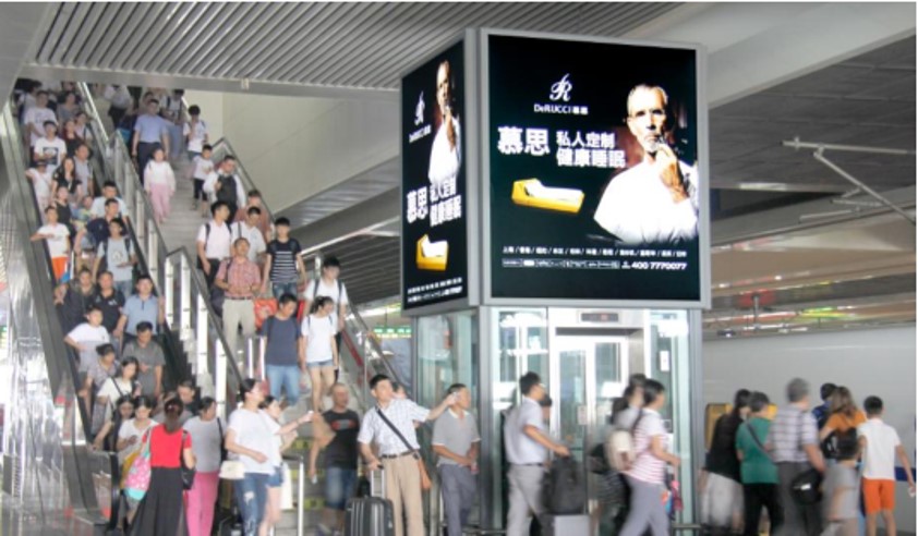 上海虹桥站出站灯箱广告