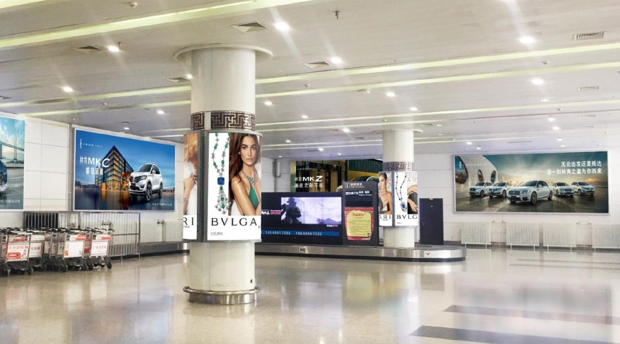 拉萨贡嘎机场抵达区域墙体灯箱广告